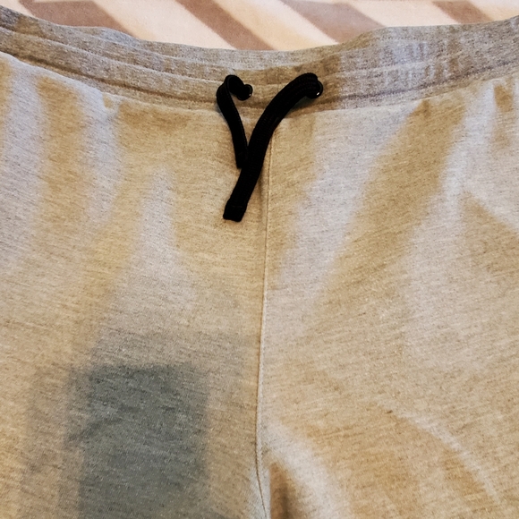 Fila grey comfy shorts Large - Picture 5 of 6